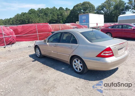 2002 Mercedes-Benz C 240 из США, поврежденный, VIN WDBRF61J52E008650
